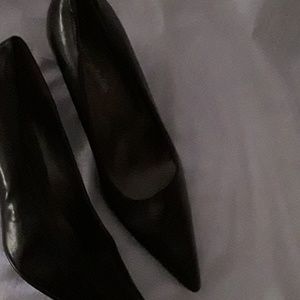 Black business like heels NWOT